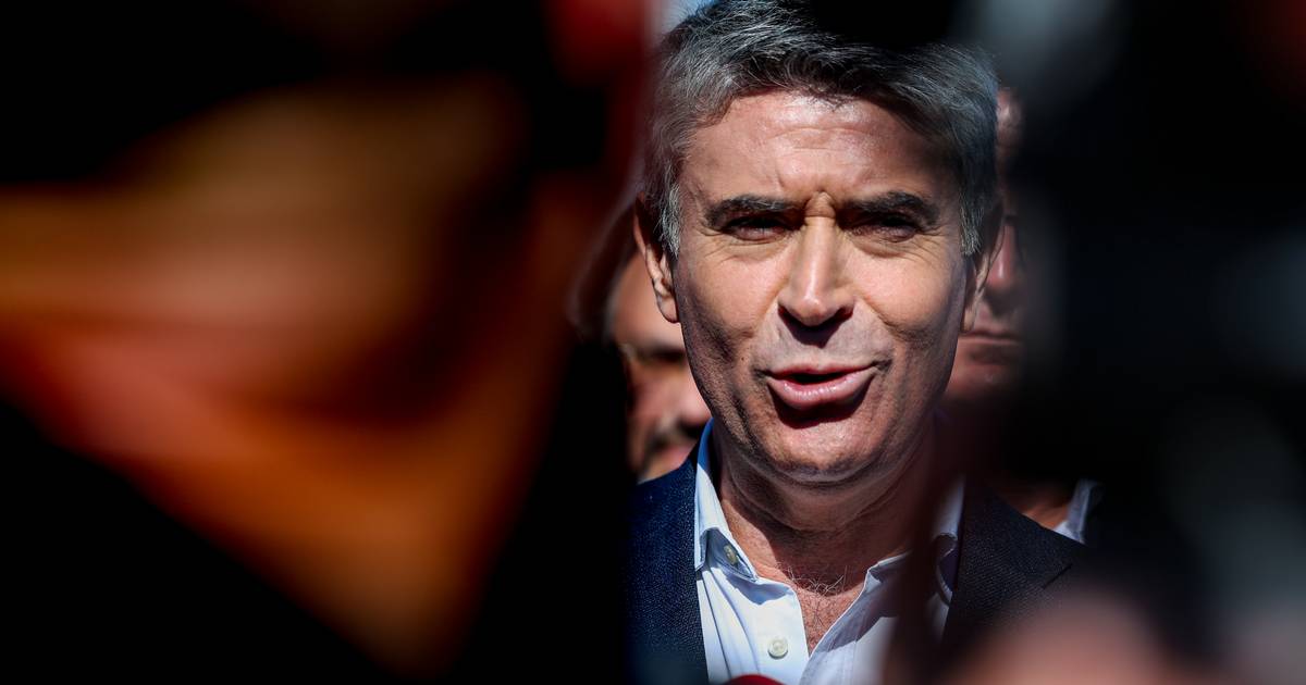 Líder do PS alerta para "risco crescente" do populismo no congresso de socialistas europeus