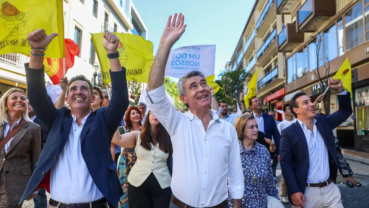 O secretário-geral do Partido Socialista, José Luís Carneiro, durante um contacto com a população de Espinho, no âmbito das próximas eleições autárquicas do dia 12 de outubro, 6 de outubro de 2025. 