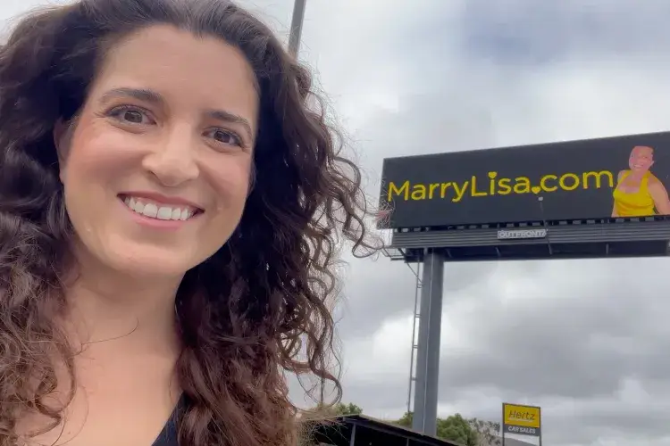 Viúva norte-americana aposta em campanha invulgar para encontrar a futura cara-metade