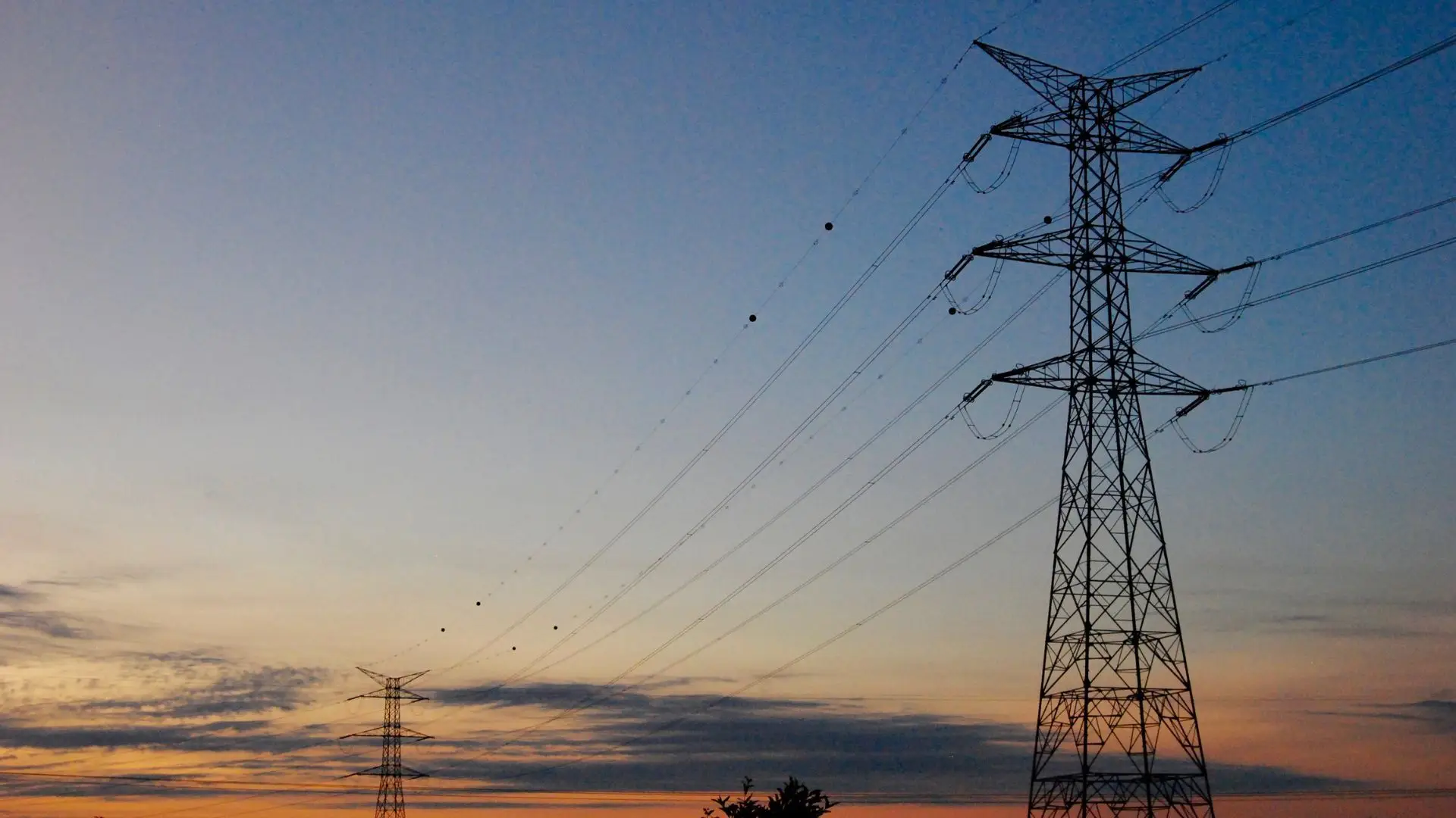 Governo quer enterrar mais linhas elétricas em Portugal