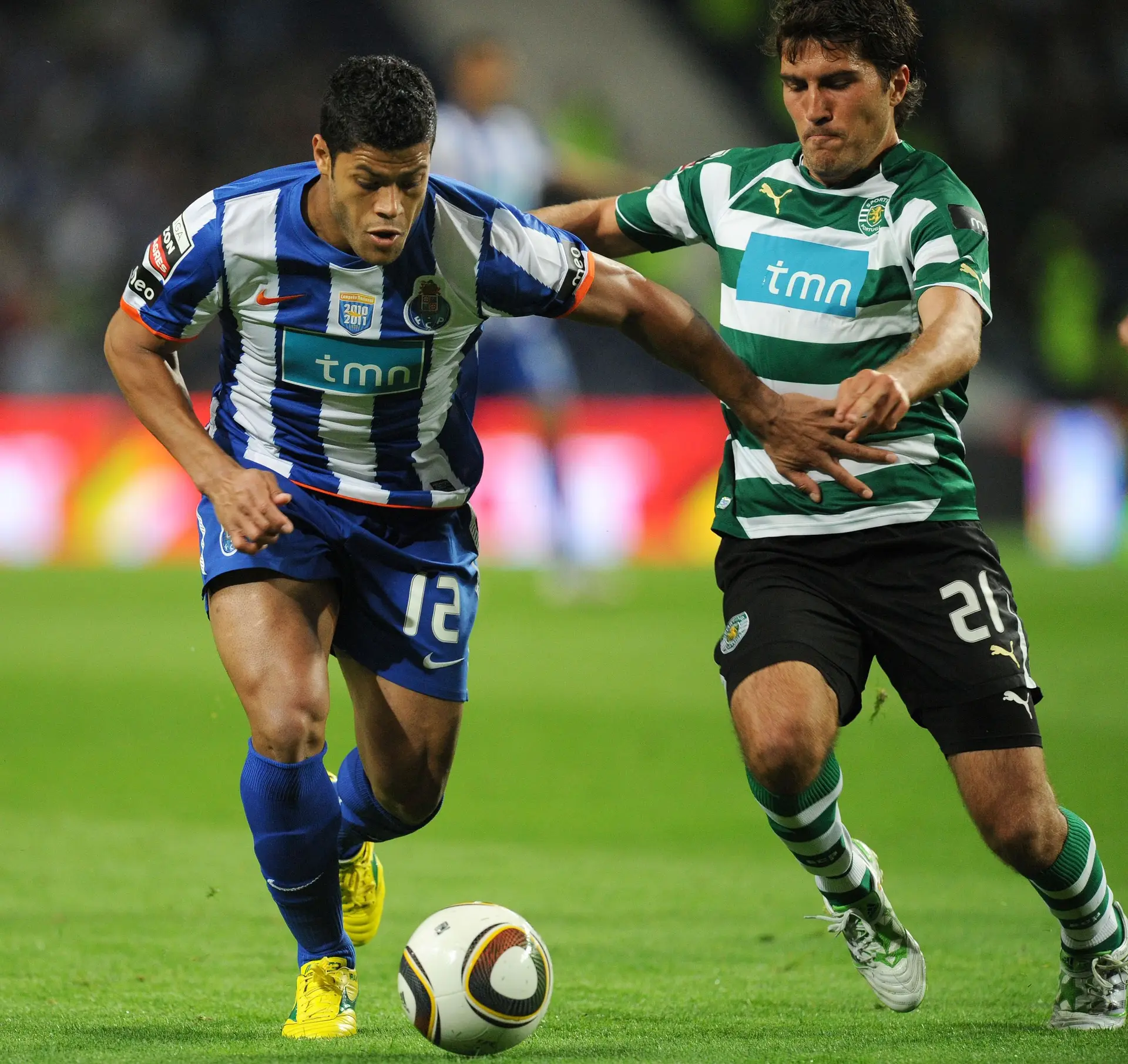 Antigo médio do Sporting Alberto Zapater termina carreira