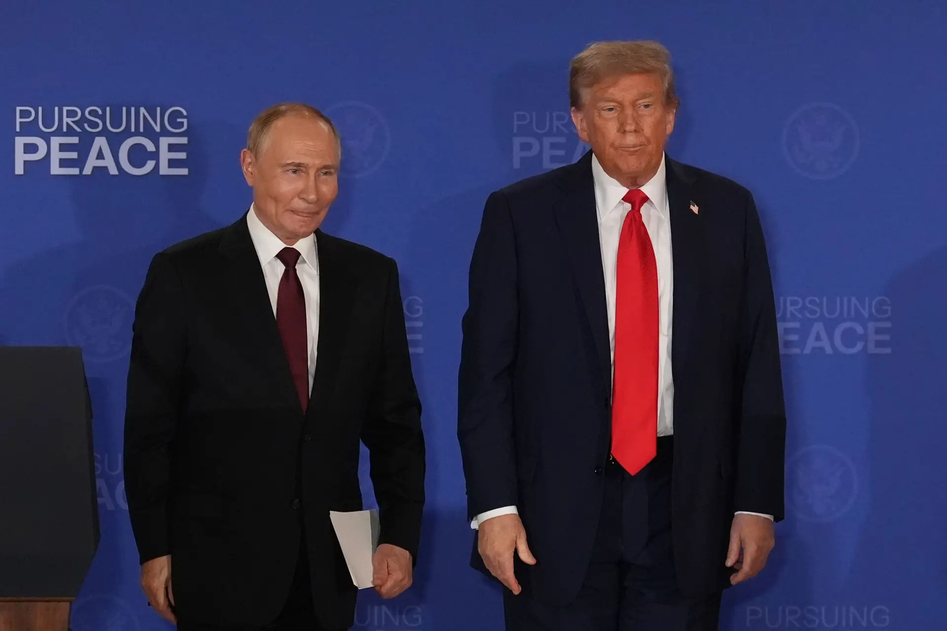 Putin diz que Trump "faz muito pela paz"
