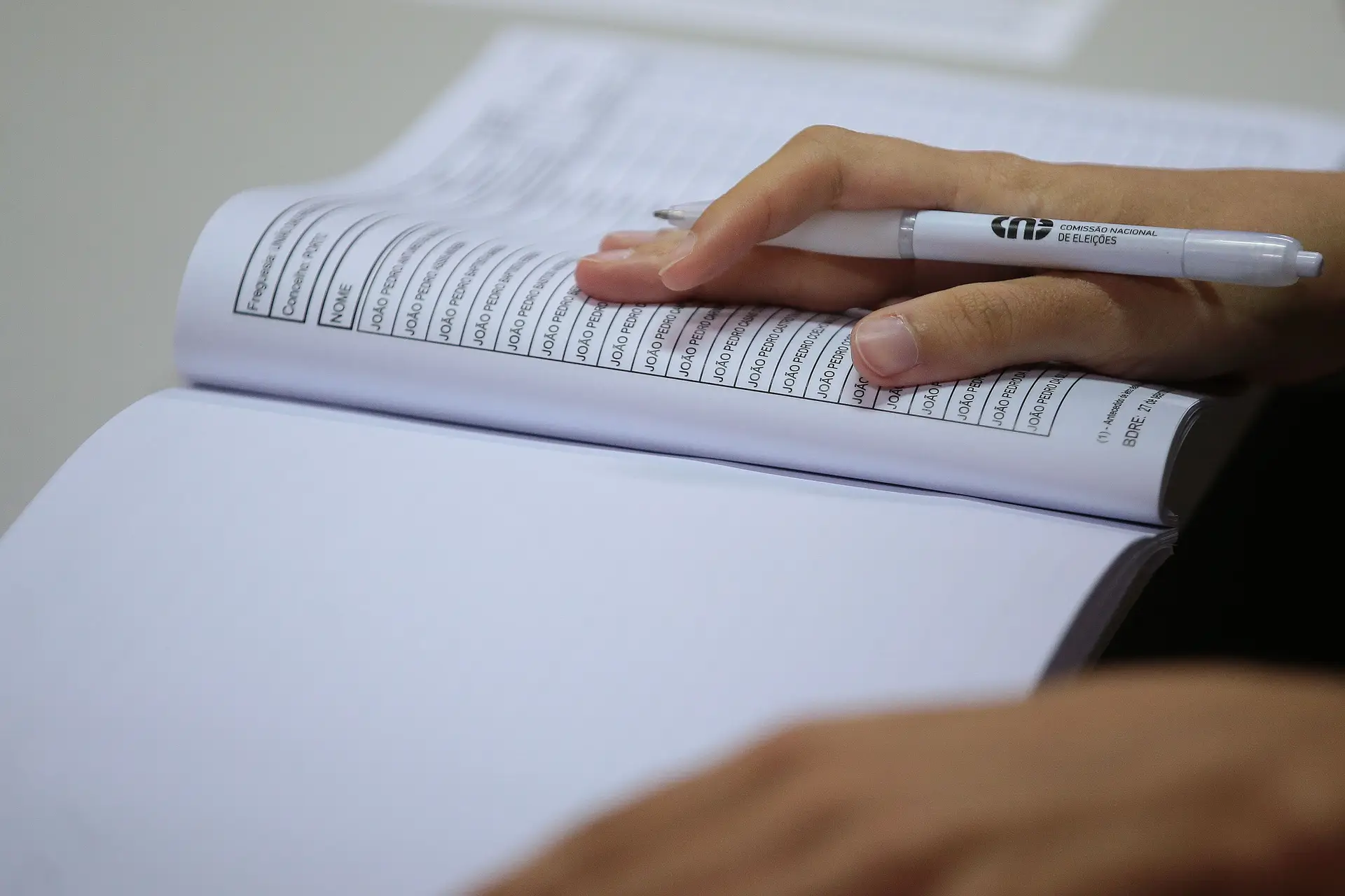 Abstenção mantém-se acima dos 40%