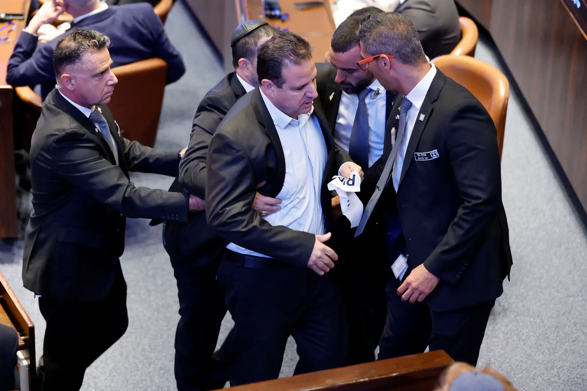 "Reconheçam a Palestina!": deputado israelita expulso do Parlamento por interromper Trump com protesto