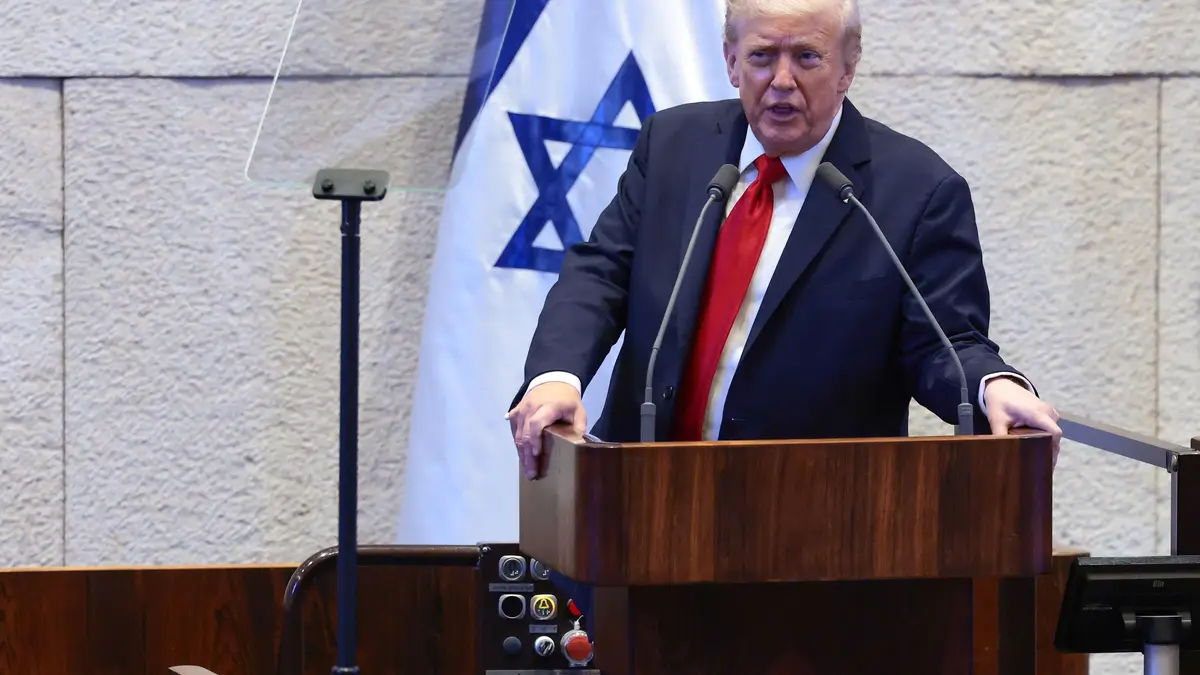 O Presidente Donald Trump discursa no Knesset, o parlamento de Israel, na segunda-feira, 13 de outubro de 2025, em Jerusalém.