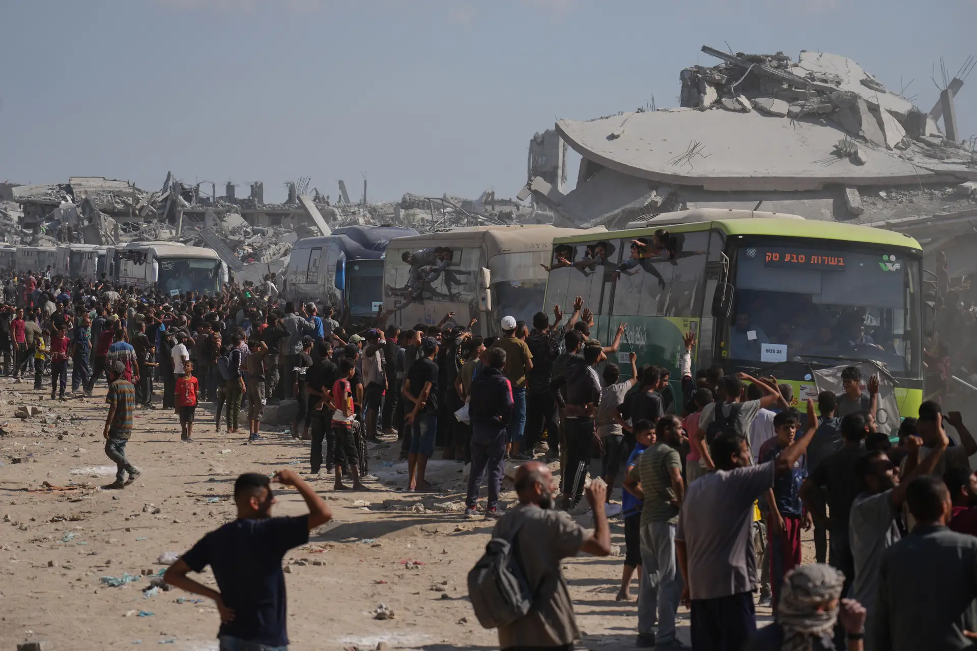 Emoção no regresso de prisioneiros palestinianos à Faixa de Gaza