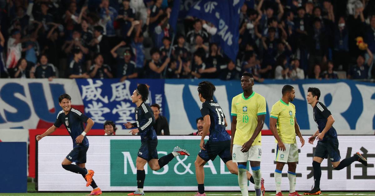 Japão recupera de desvantagem de dois golos e bate Brasil pela primeira vez