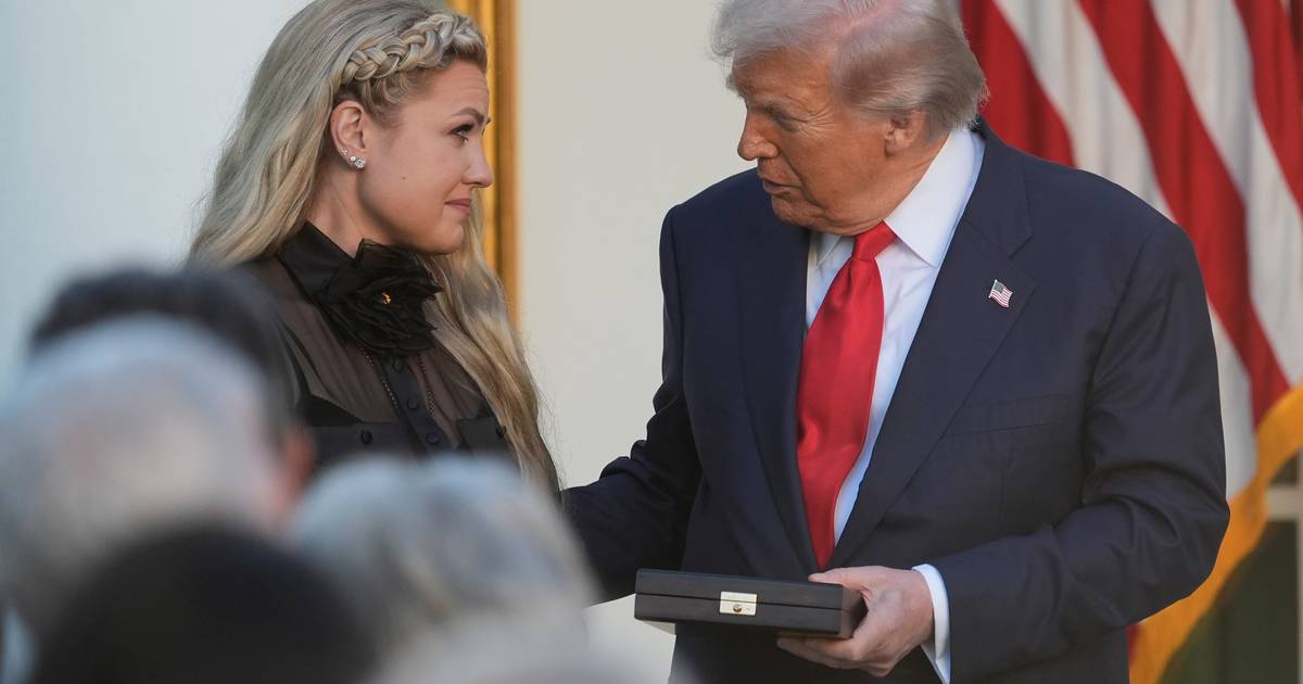 Donald Trump atribui postumamente Medalha Presidencial da Liberdade a Charlie Kirk