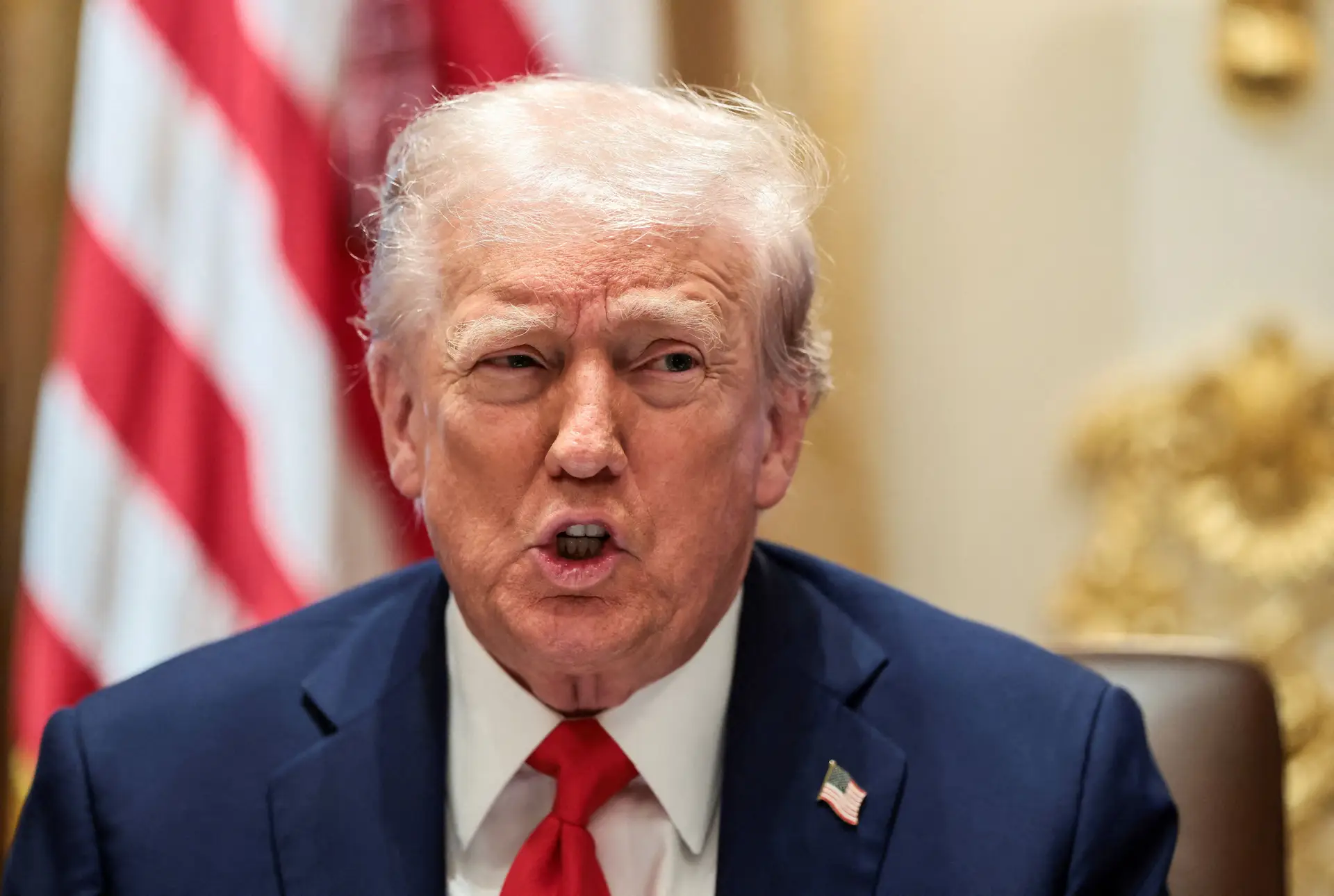 Donald Trump ameaça BBC com ação judicial por edição de discurso