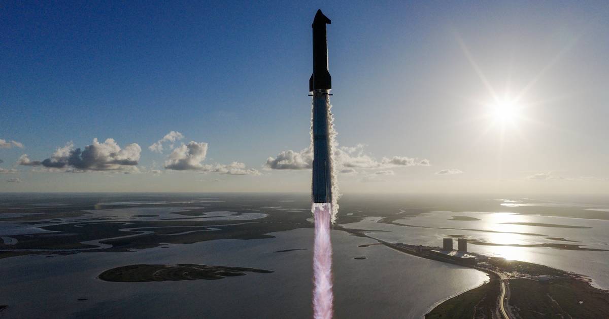 "Bem-vinda de volta à Terra, Starship": SpaceX completa com sucesso 11.º lançamento de teste do foguetão Starship