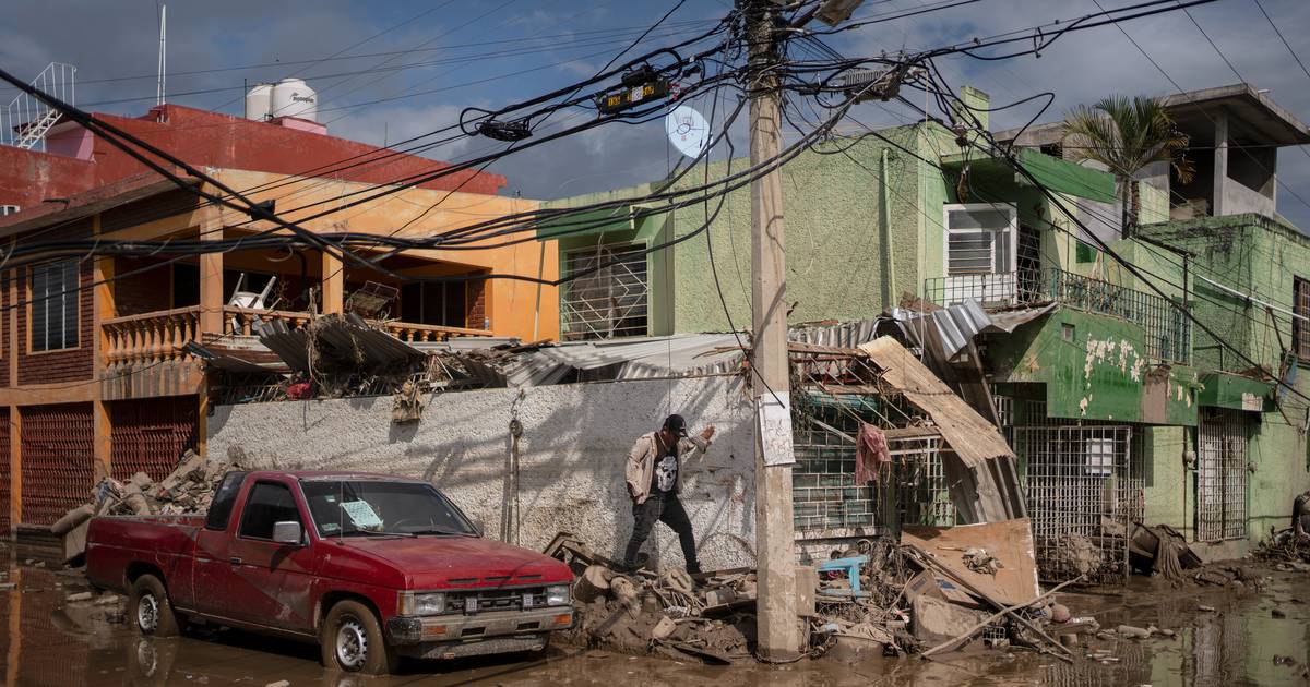 Cheias e deslizamentos de terra no México provocam dezenas de mortes