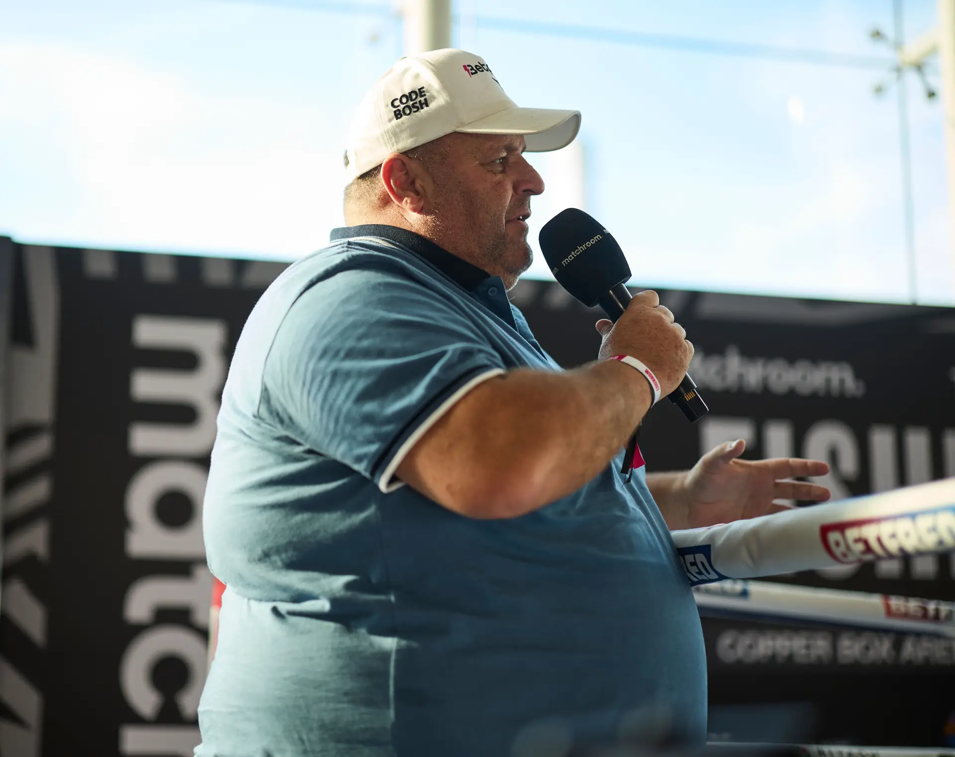 Britânico ‘Big John’, estrela das redes sociais, deportado da Austrália