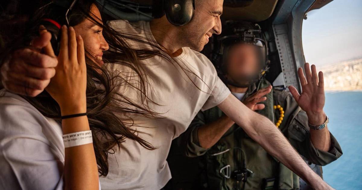 “O amor da minha vida”: casal refém do Hamas reencontra-se 738 dias depois