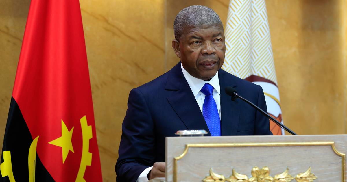 João Lourenço anuncia condecoração de Jonas Savimbi e Holden Roberto