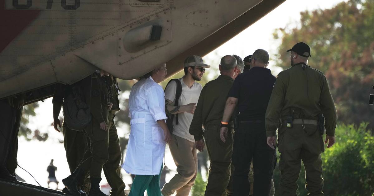 Reféns libertados pelo Hamas "estáveis" mas poderão precisar de "meses ou anos" para recuperar
