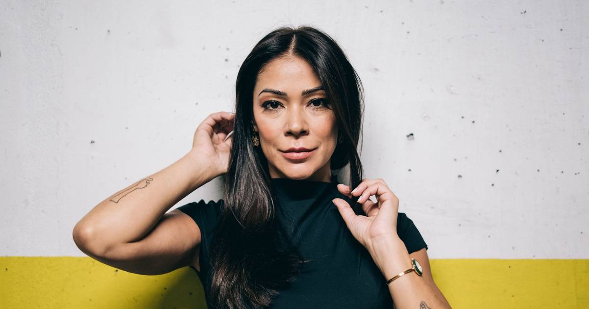 Raquel Tavares: “Sempre tive inveja da poesia masculina, porque o homem canta a mulher. Não há nada mais sublime para se cantar”