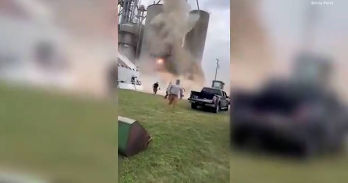 O momento em que um enorme silo de cereais desaba nos EUA