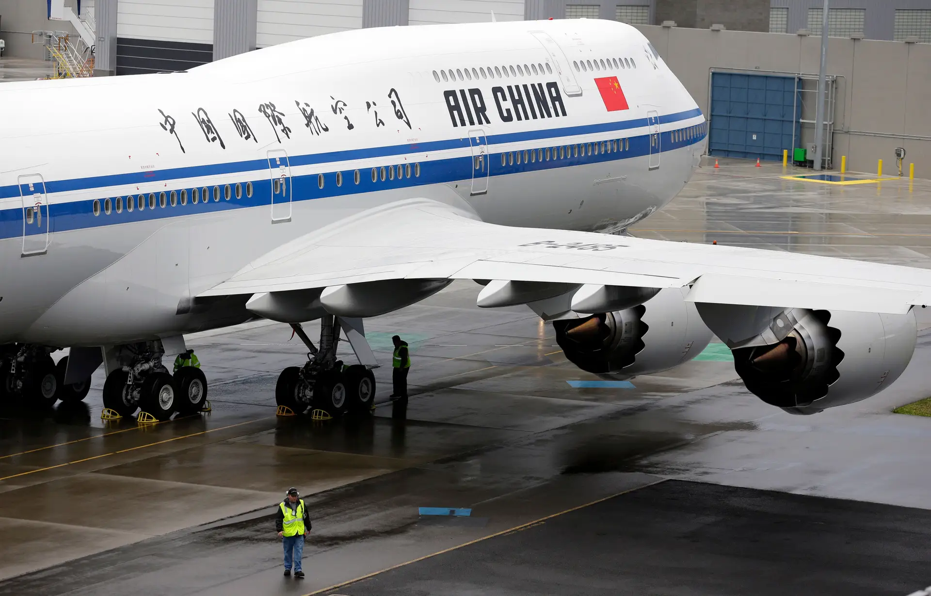Avião da Air China desviado após incêndio provocado por uma bateria