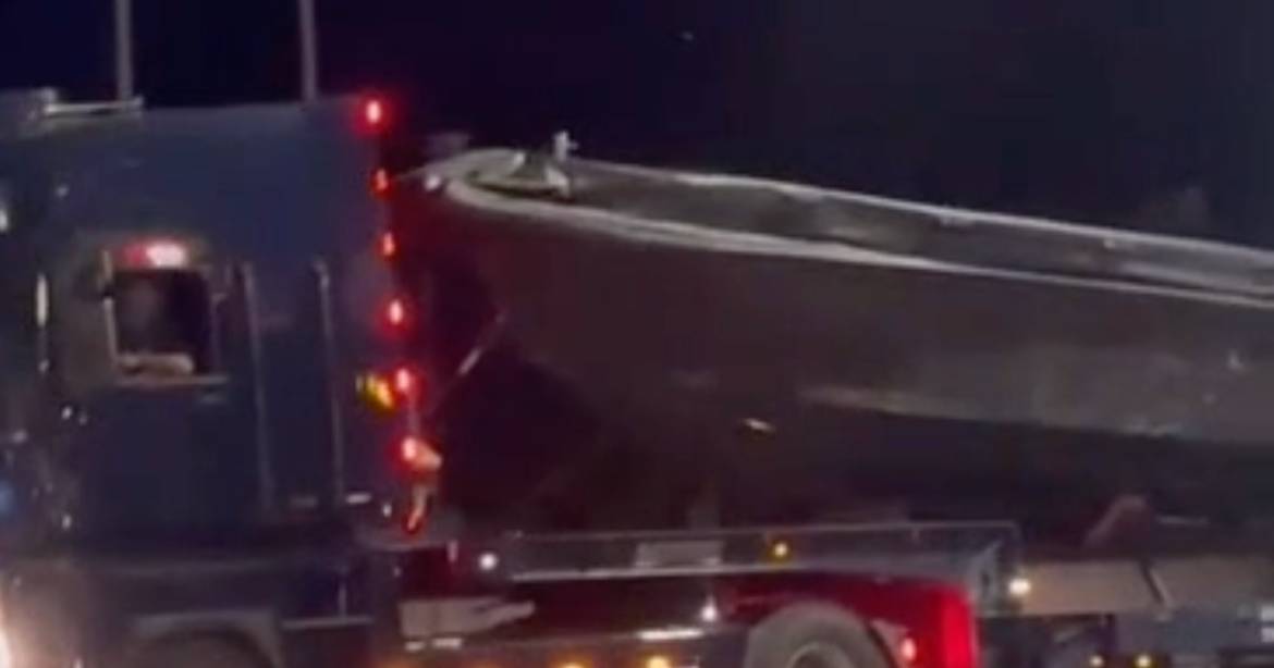 Megaoperação da PSP contra o tráfico de droga: vídeo amador mostra dimensão de lancha intercetada