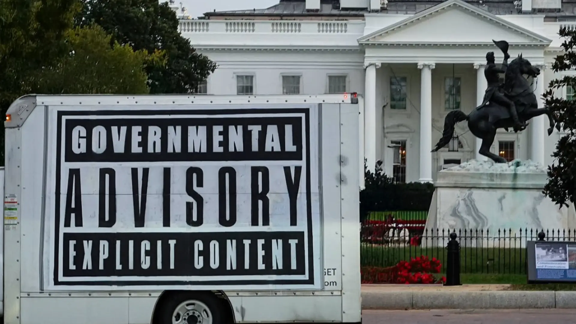 Donald Trump é a nova vítima de Bordalo II: artista instala obra provocatória em frente à Casa Branca