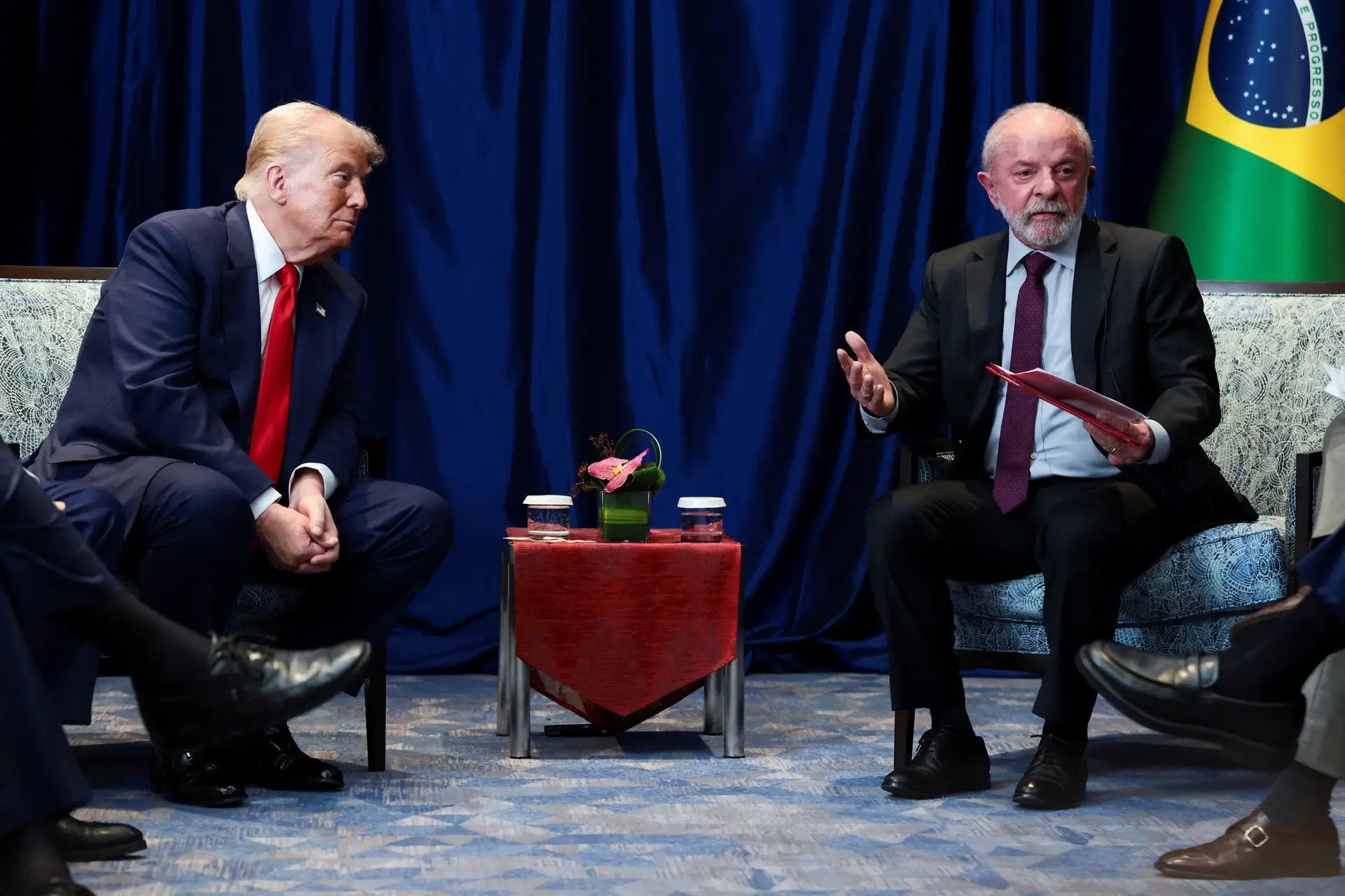 Trump e Lula reunidos em Kuala Lumpur para discutir crise das tarifas
