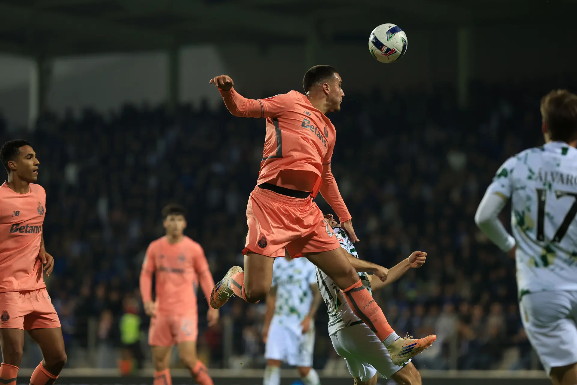 FC Porto vence na casa do Moreirense e consolida a liderança do campeonato