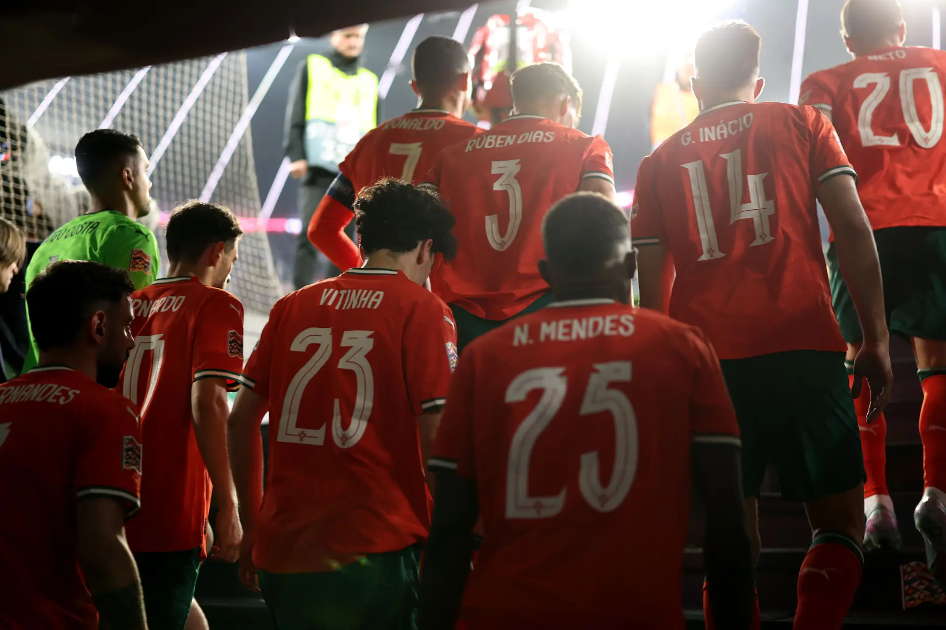 Quatro futebolistas portugueses entre os nomeados para o 'Onze do Ano' da FIFPRO