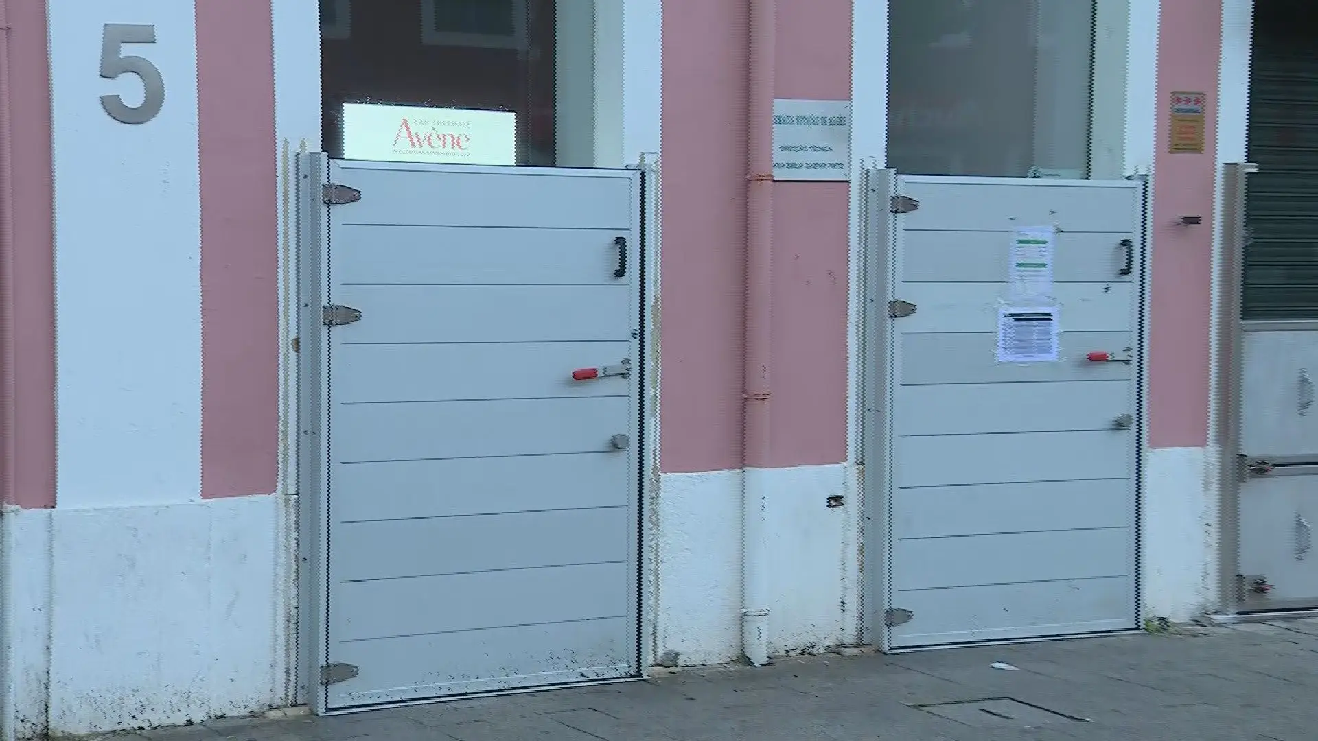 Comerciantes em Lisboa e Oeiras preparam-se para enfrentar potenciais cheias