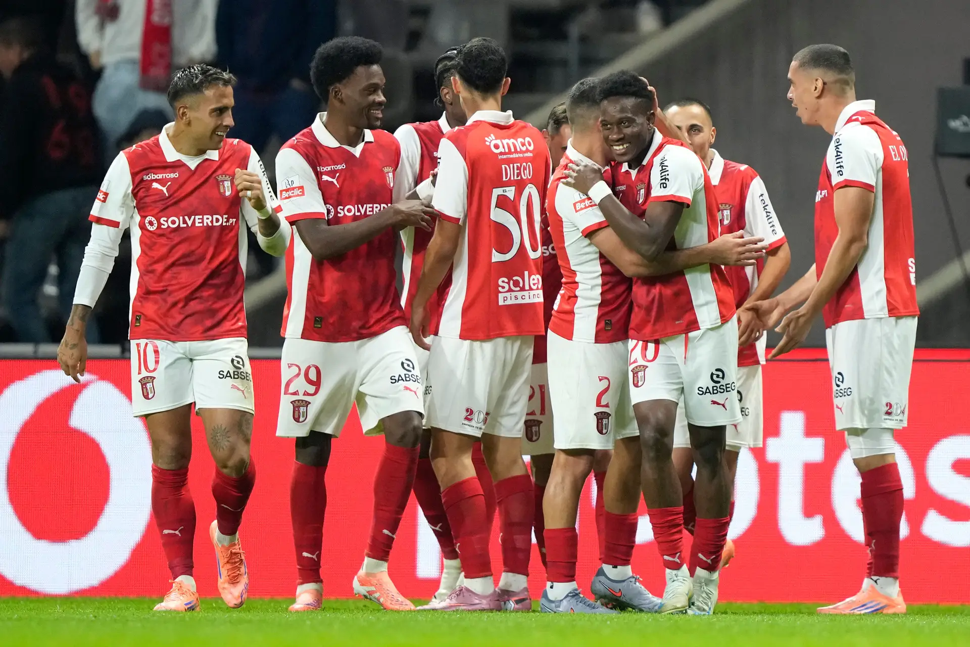 SC Braga aplica goleada na visita ao Arouca