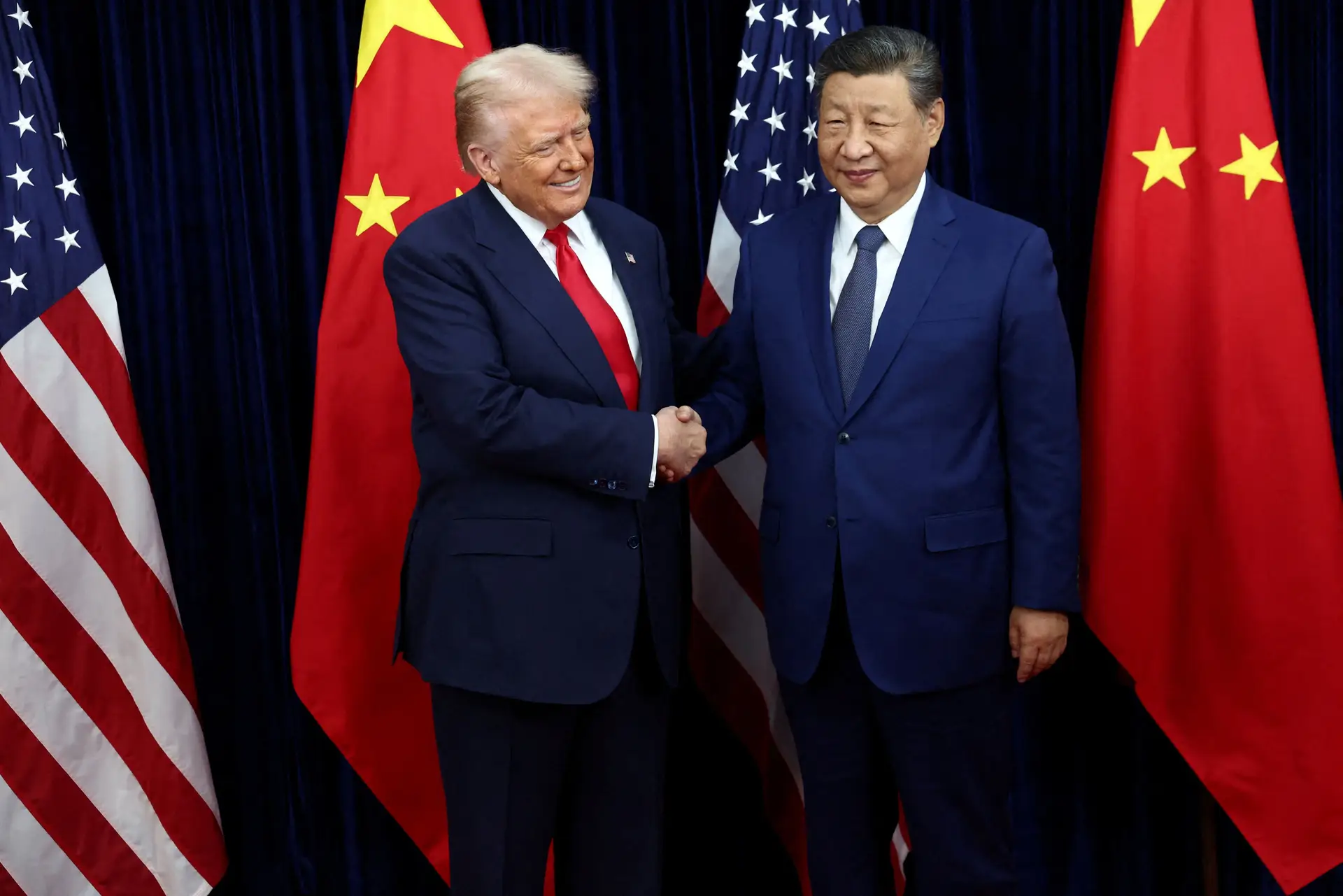 Trump reduz tarifas à China e promete reforço da cooperação após "reunião incrível" com Xi Jinping