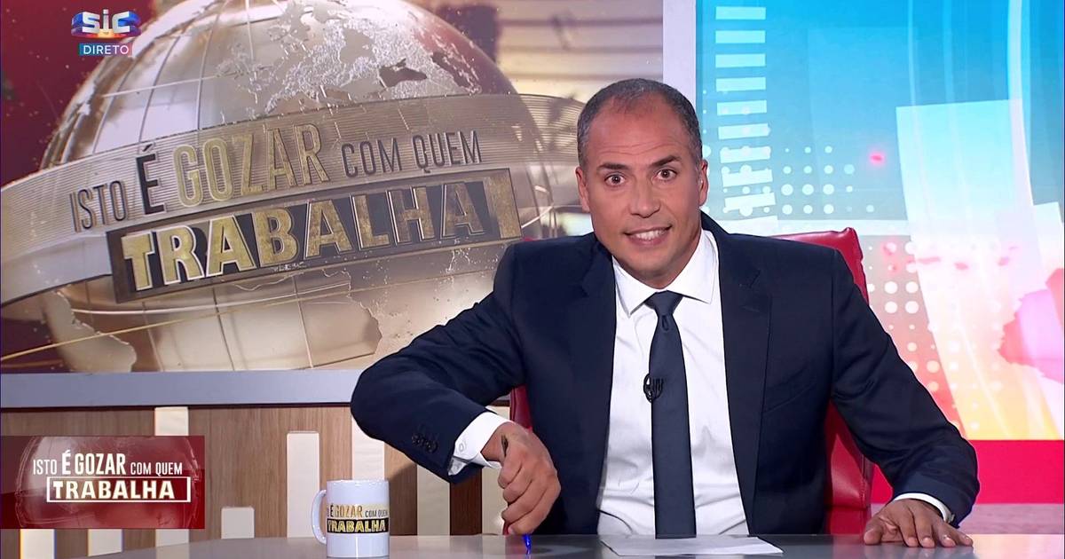 “André Ventura vai à televisão e arrasa tudo o que é comentadores e jornalistas, a não ser que lhe digam: fale um bocadinho mais baixo”