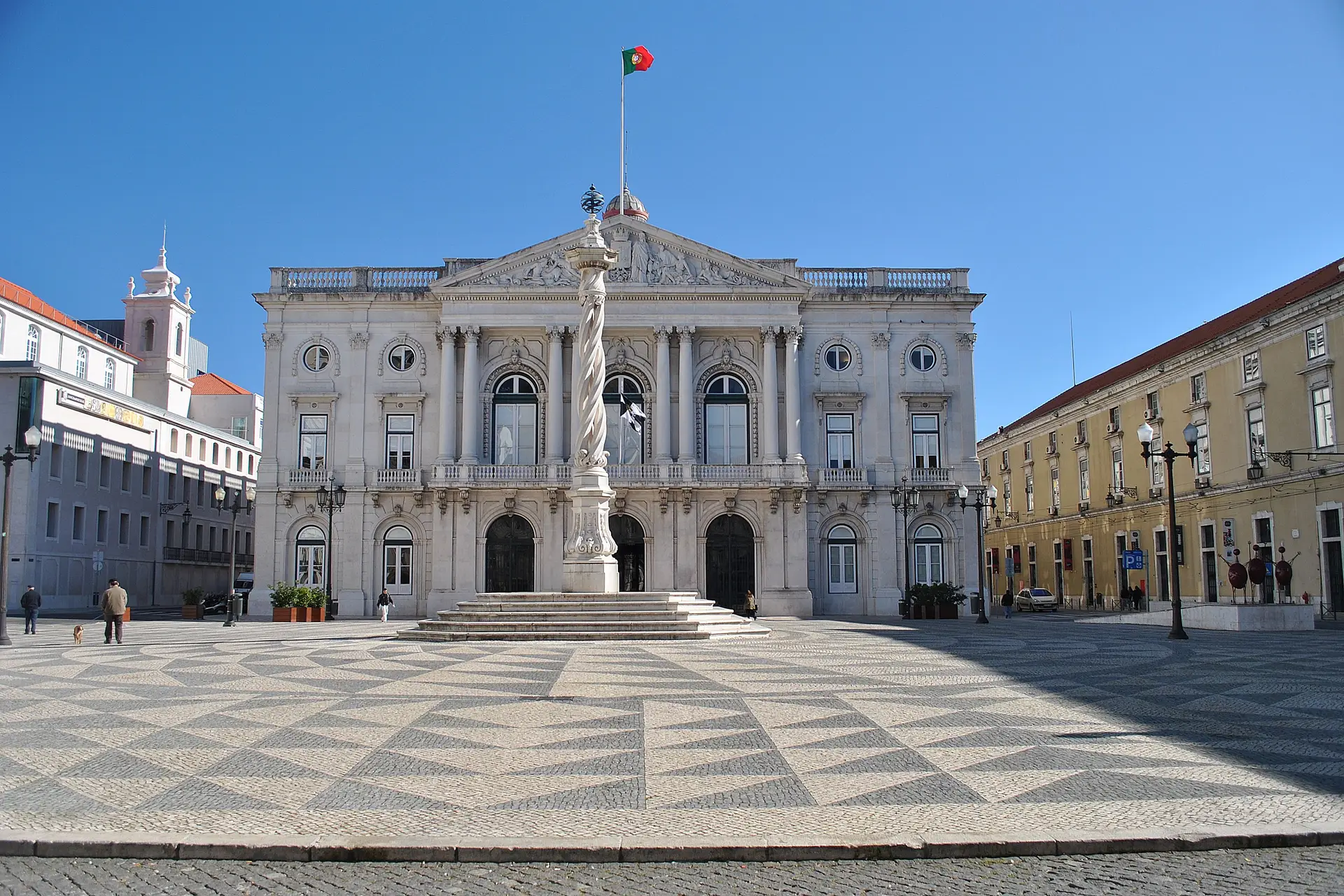 Câmara de Lisboa preocupada com lista de alvos de grupo neonazi que inclui autarcas e políticos