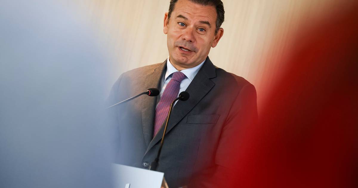 15 minutos: Montenegro acusa CGTP e UGT de usarem greve geral para servir PS e PCP e PJ faz buscas na Câmara da Nazaré