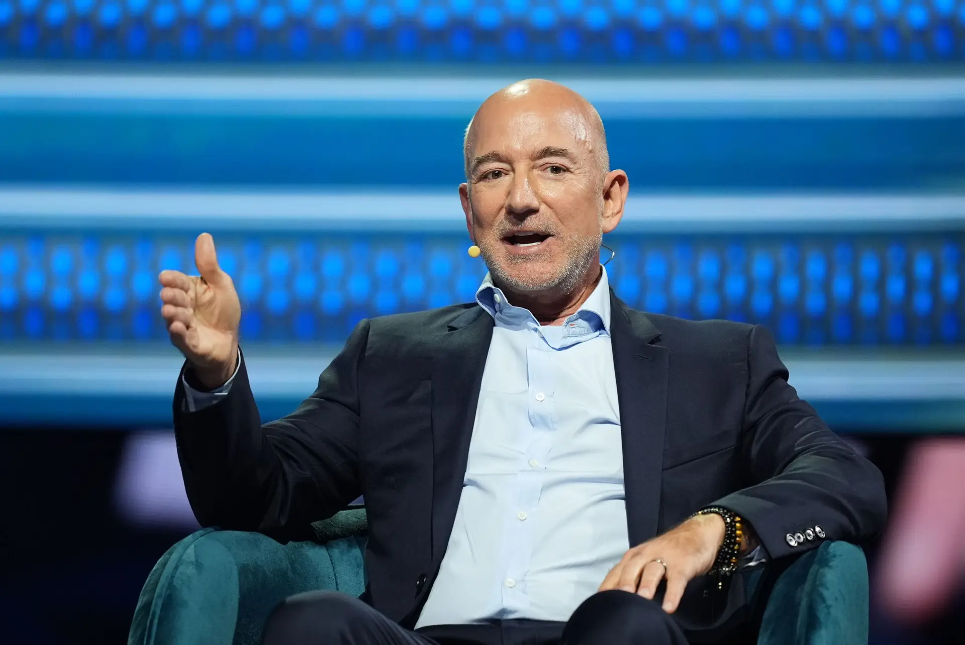 Jeff Bezos está a tentar construir centros de dados no espaço