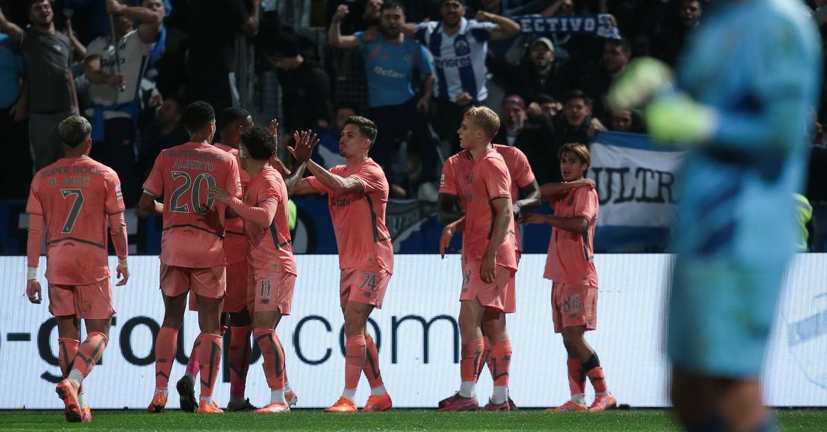 FC Porto vence em Famalicão e segura liderança isolada