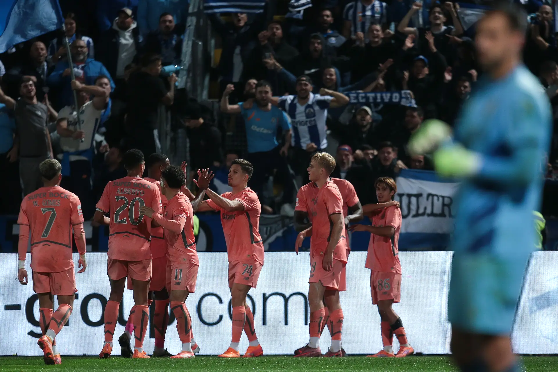 FC Porto vence em Famalicão e segura liderança isolada