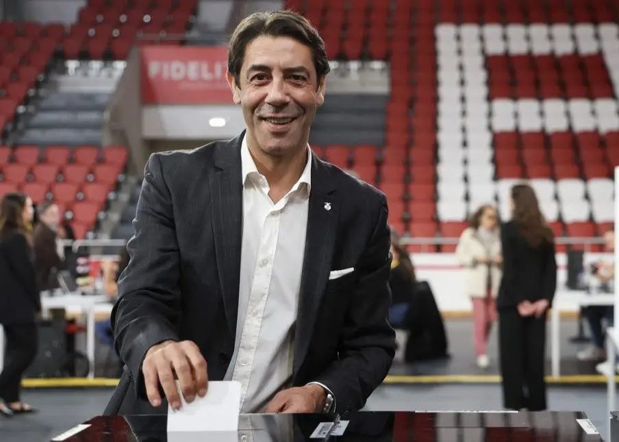 Vitória esmagadora: Rui Costa reeleito presidente do Benfica - SIC Notícias