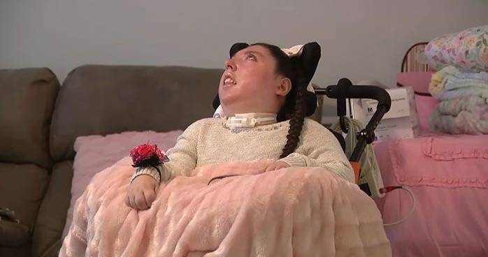 Nasceu sem cérebro, desafiou a medicina e acaba de celebrar 20 anos: "É uma lutadora"