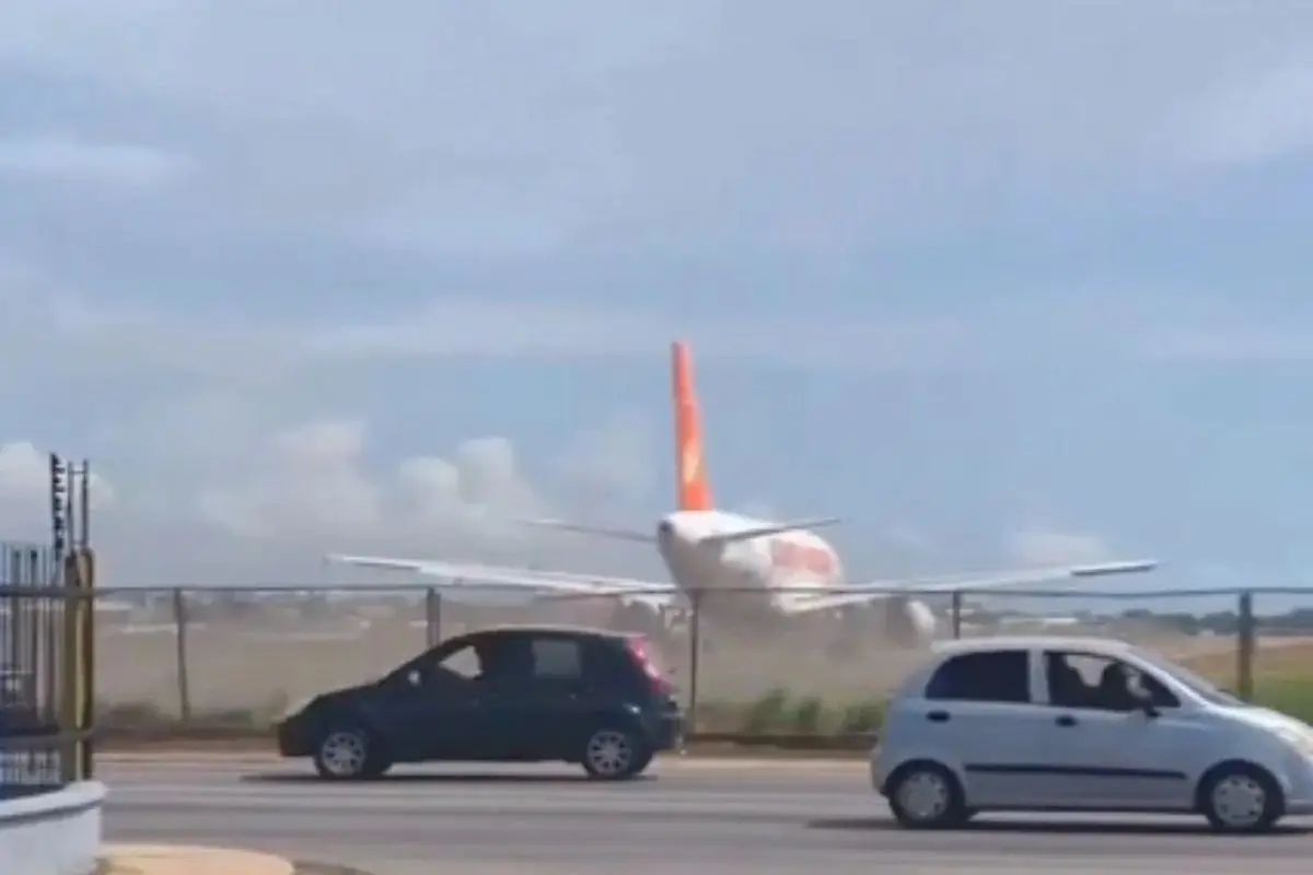 Veja o momento: avião do governo venezuelano provoca acidente durante descolagem em Bolívar