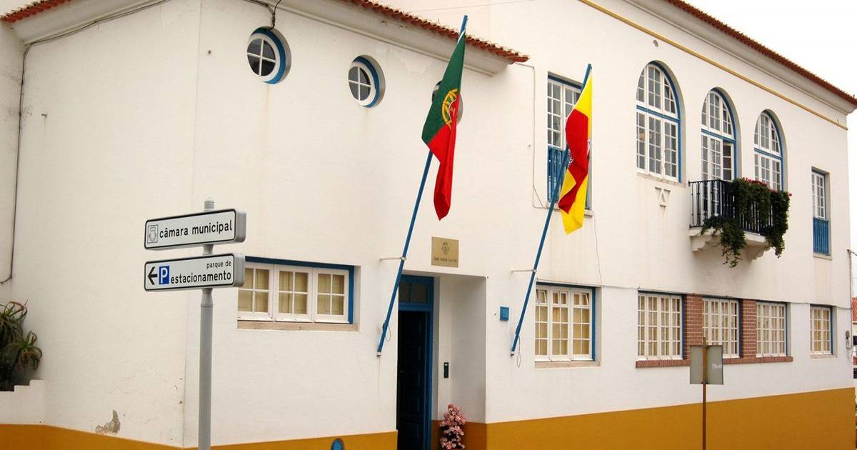 Autarca da Nazaré diz que Câmara se limitou a licenciar vivendas que estão a ser investigadas