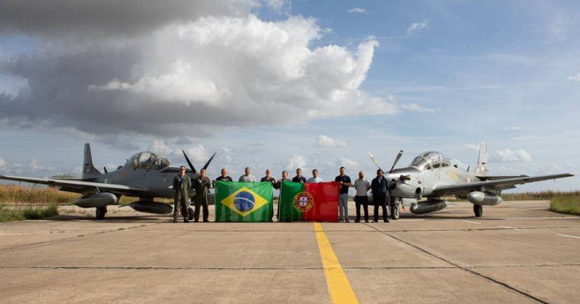 Portugal recebe mais dois dos 12 aviões Super Tucano comprados à Embraer
