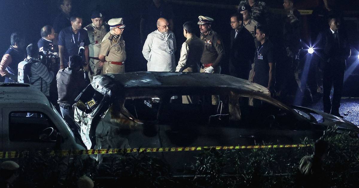 Explosão de carro em Nova Deli mata oito pessoas