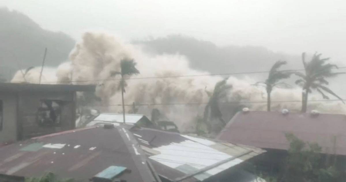 Supertufão Fung-wong: imagens mostram ondas gigantes a inundar ruas nas Filipinas