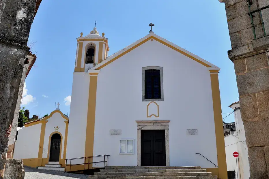 PJ investiga furto de azulejos em igreja de Monforte
