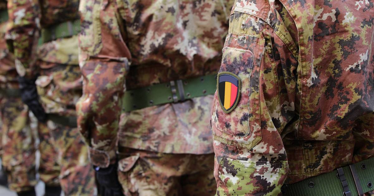 O controverso convite do ministro da Defesa belga a "todos os jovens de 17 anos"