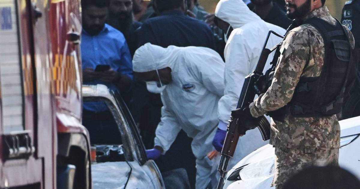 Bombista suicida matou pelo menos 12 pessoas no Paquistão