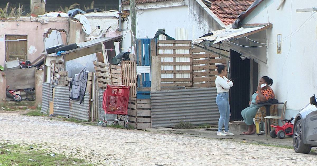 10 minutos: despejos em Odivelas deixam duas famílias com crianças sem casa e DIAP investiga cartazes de Ventura