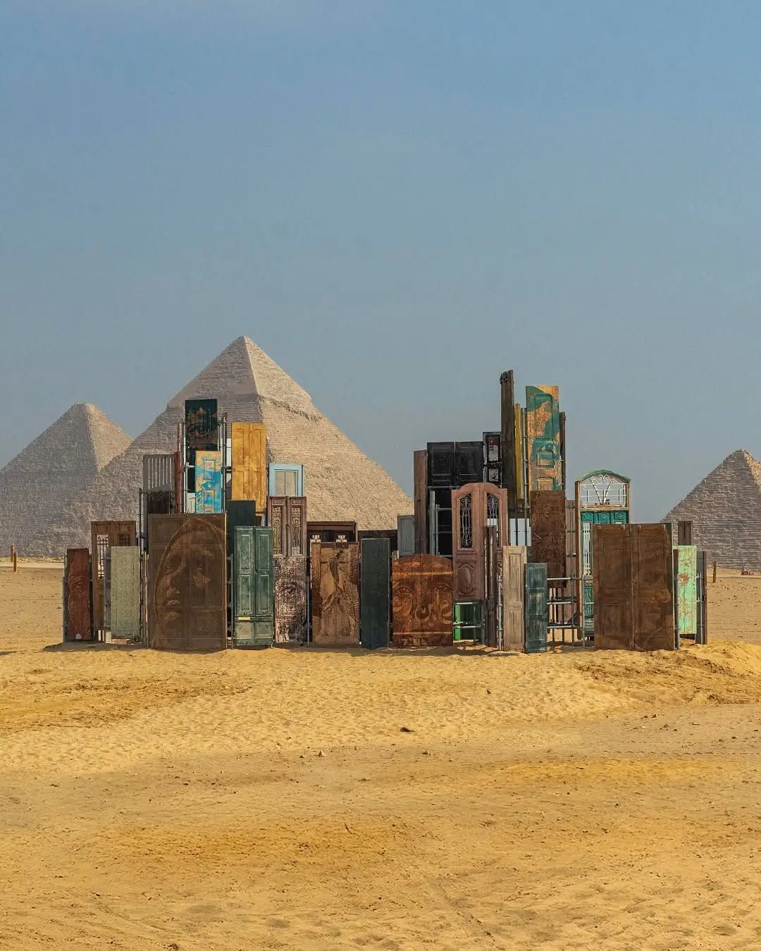 "Doors of Cairo", do artista português Vhils