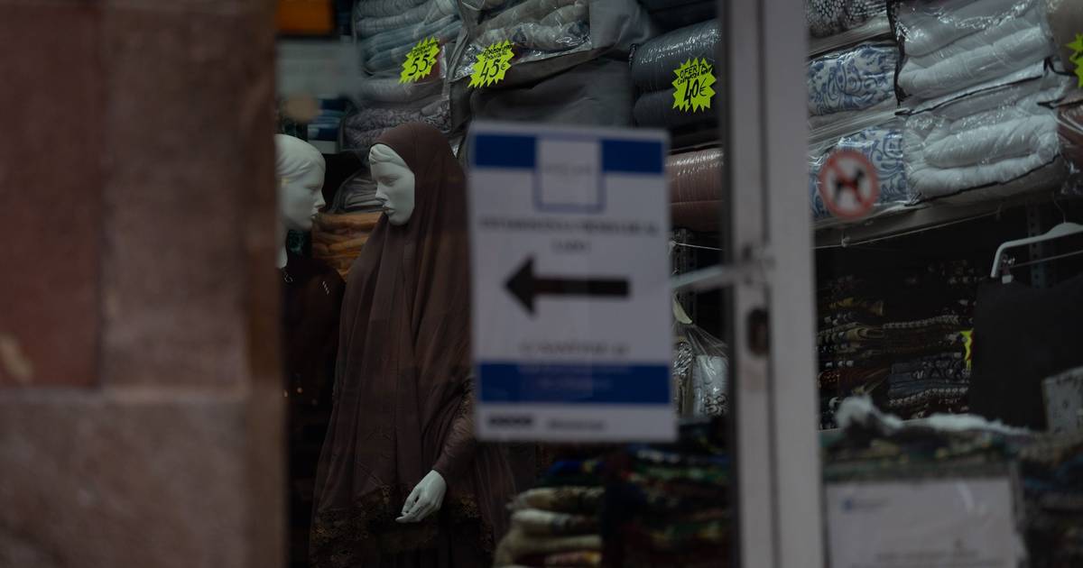 Vox quer proibir uso de véu integral para "proteger identidade ocidental" de Espanha