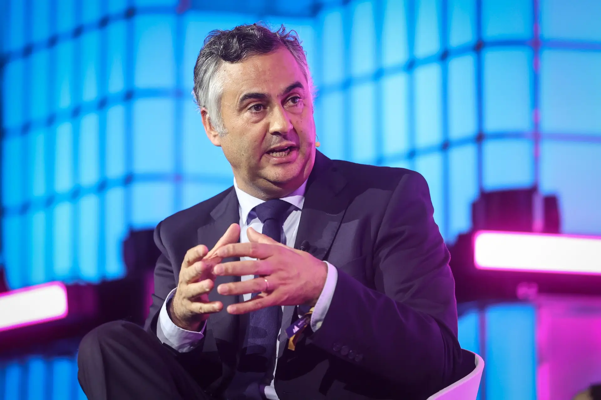 Ministro da Educação admite alargamento da proibição dos telemóveis nas escolas